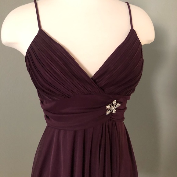 More pics Empire Waist V-Neck Belted Chiffon Jeweled Brooch Dress - Picture 14 of 16